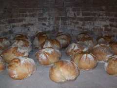 photo de fete du pain (cuisson de pain au feu de bois) ,vide grenier,marché campagnard